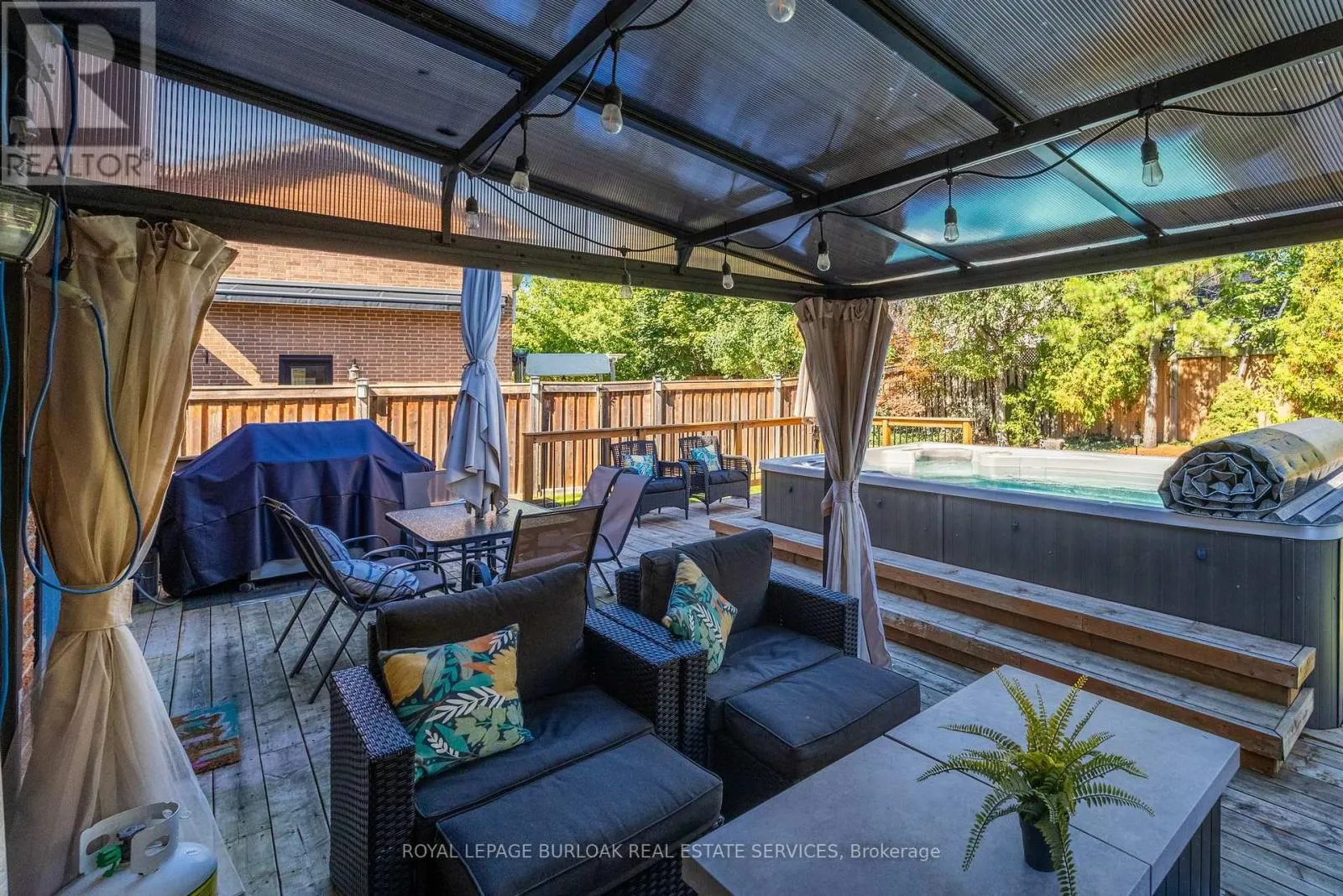 487 WHITE DRIVE