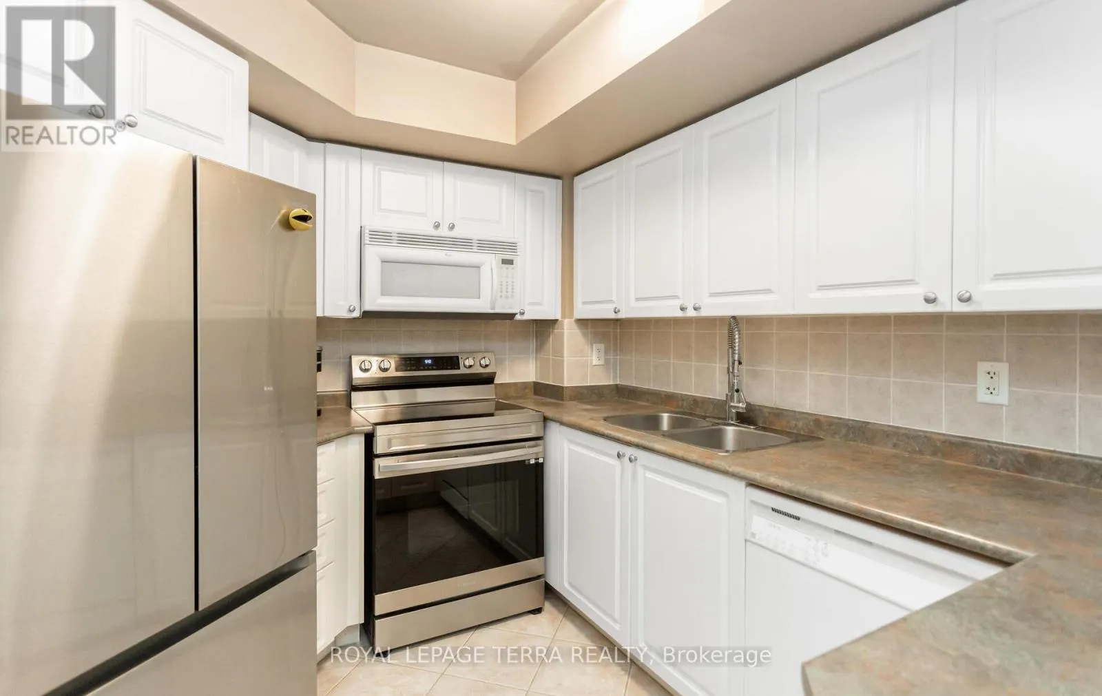 430 - 3888 DUKE OF YORK BOULEVARD