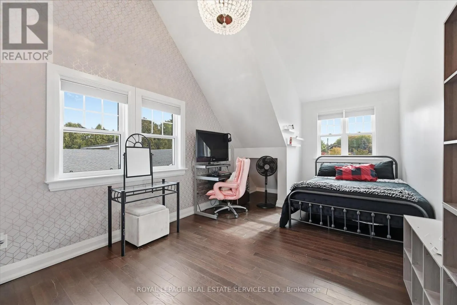 677 GREENWOOD DRIVE