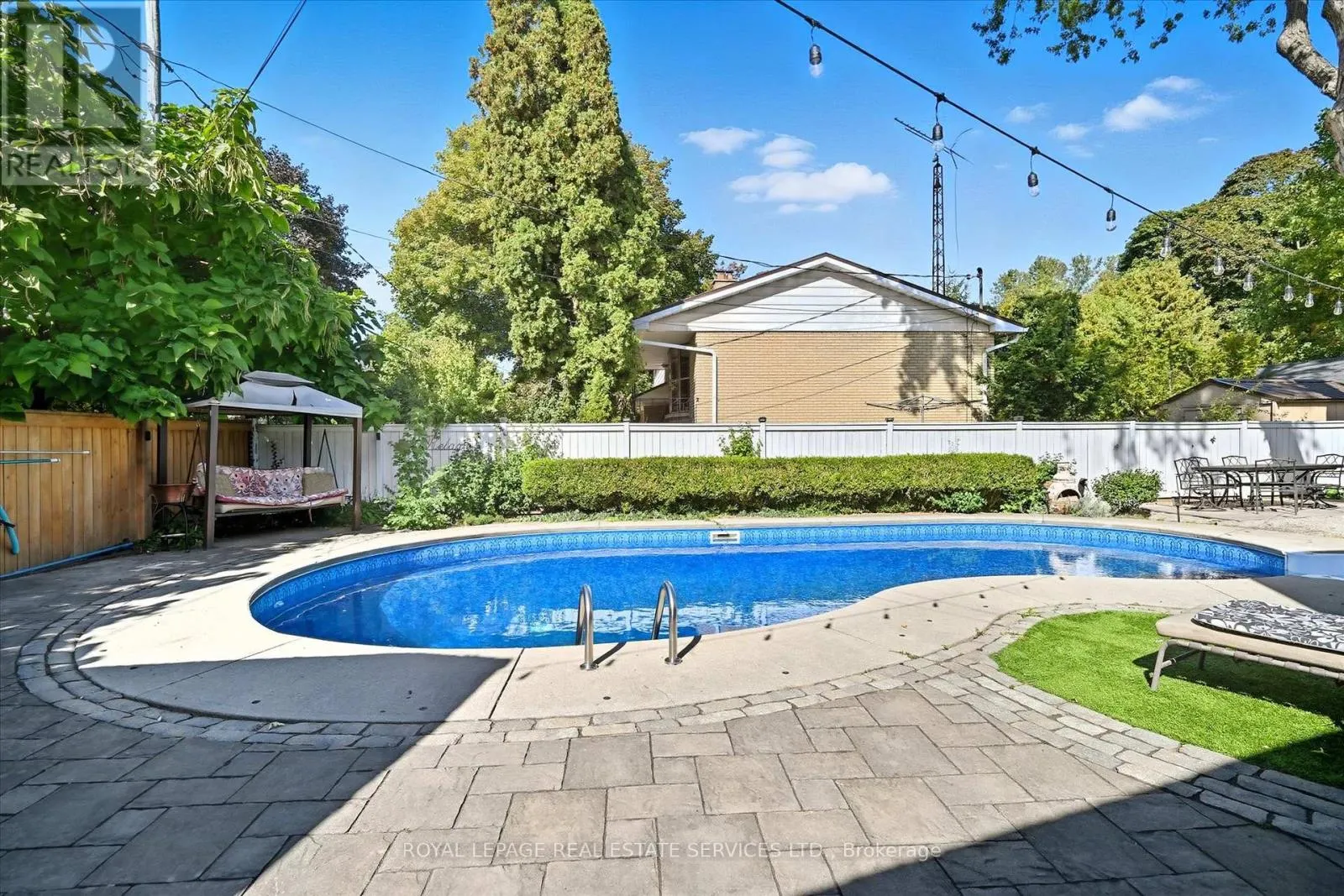 677 GREENWOOD DRIVE