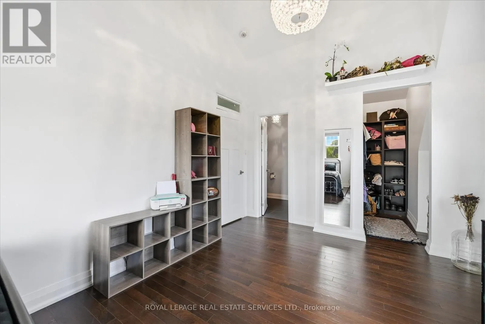 677 GREENWOOD DRIVE