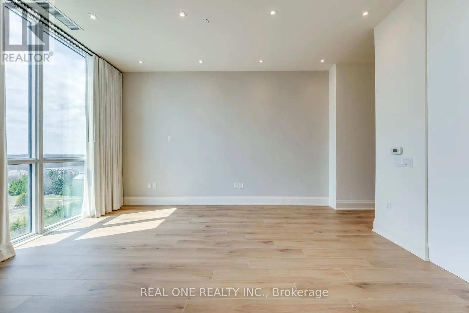 815 - 509 DUNDAS STREET W