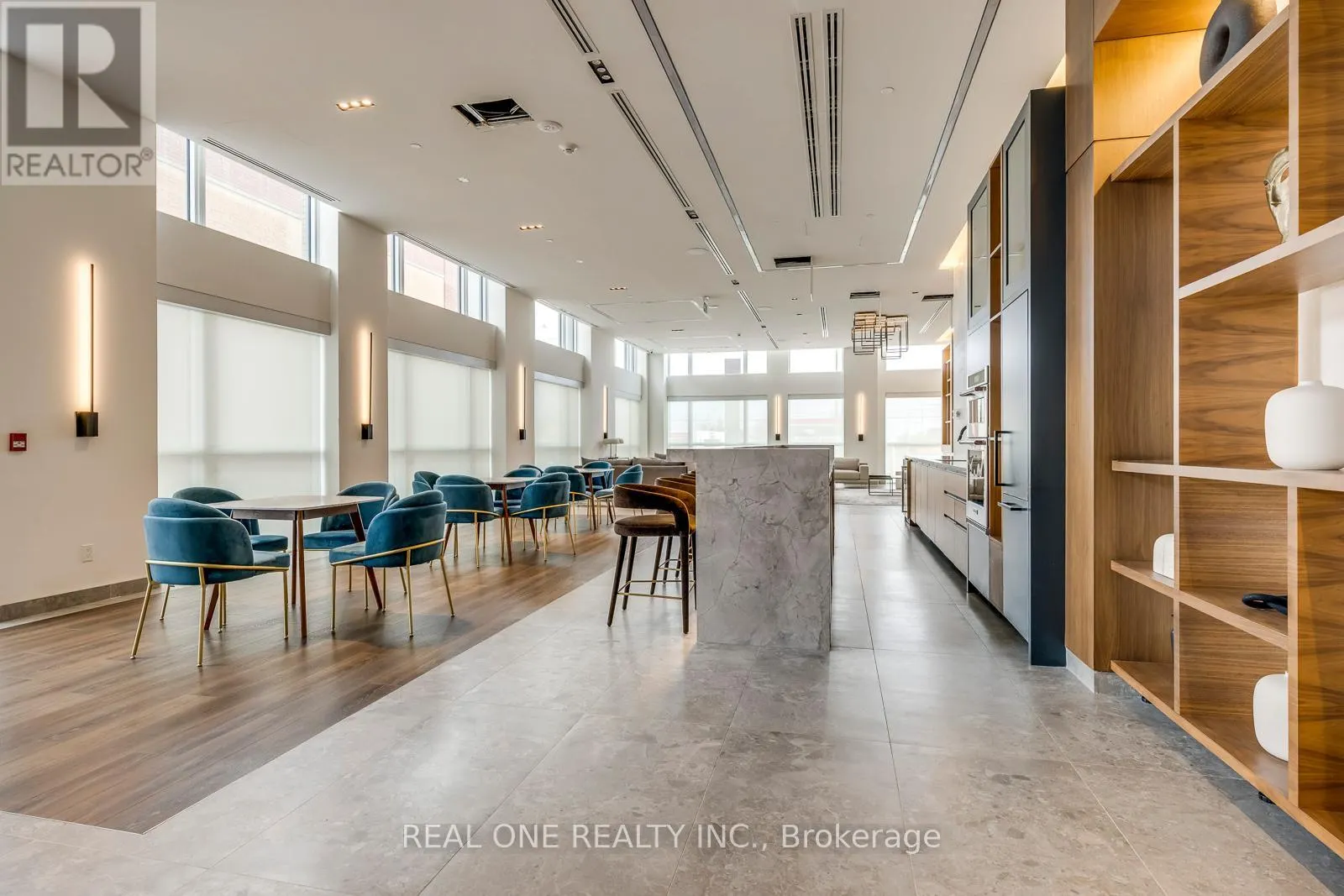 815 - 509 DUNDAS STREET W