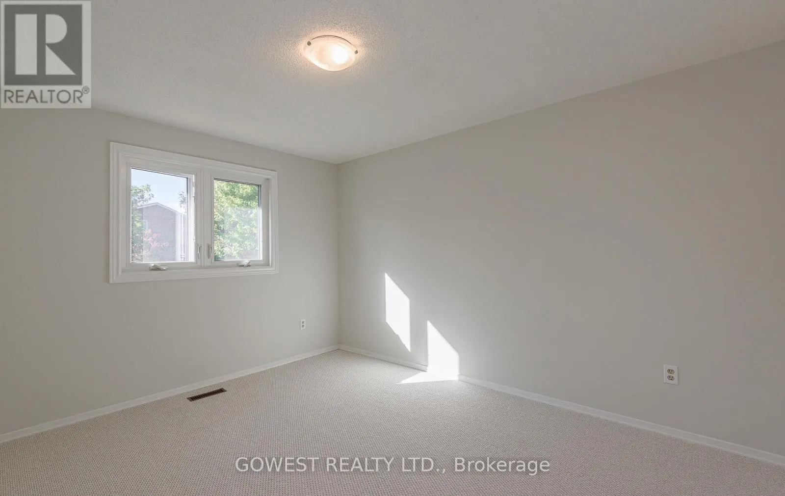 6 ELDERBANK COURT