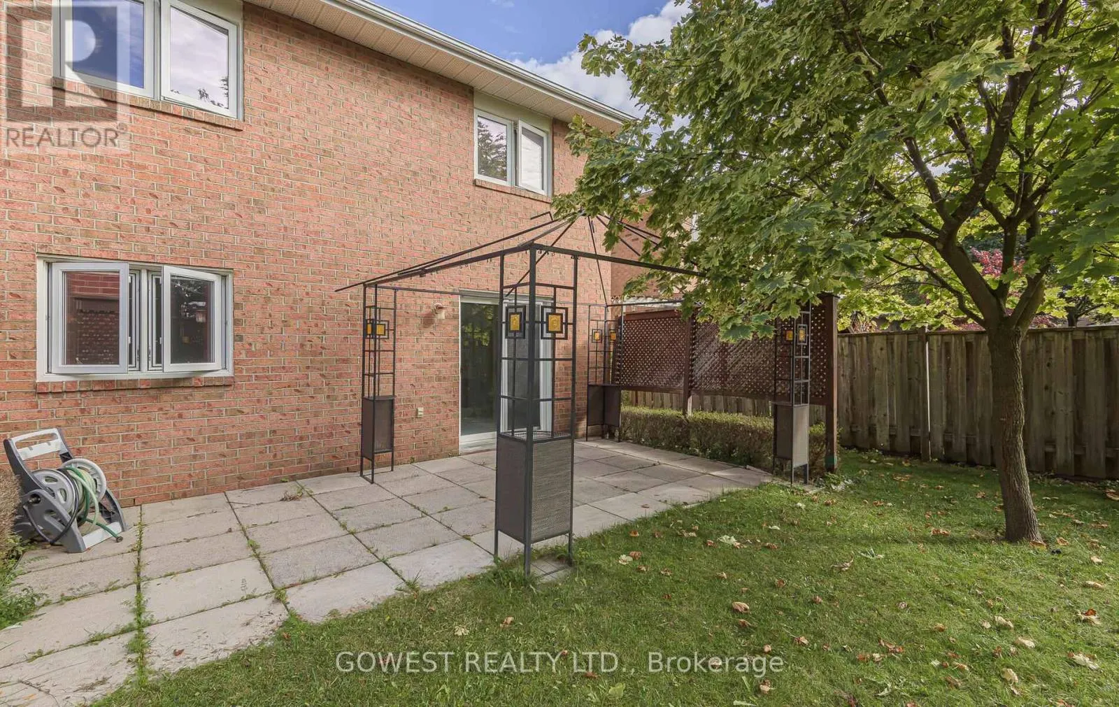 6 ELDERBANK COURT