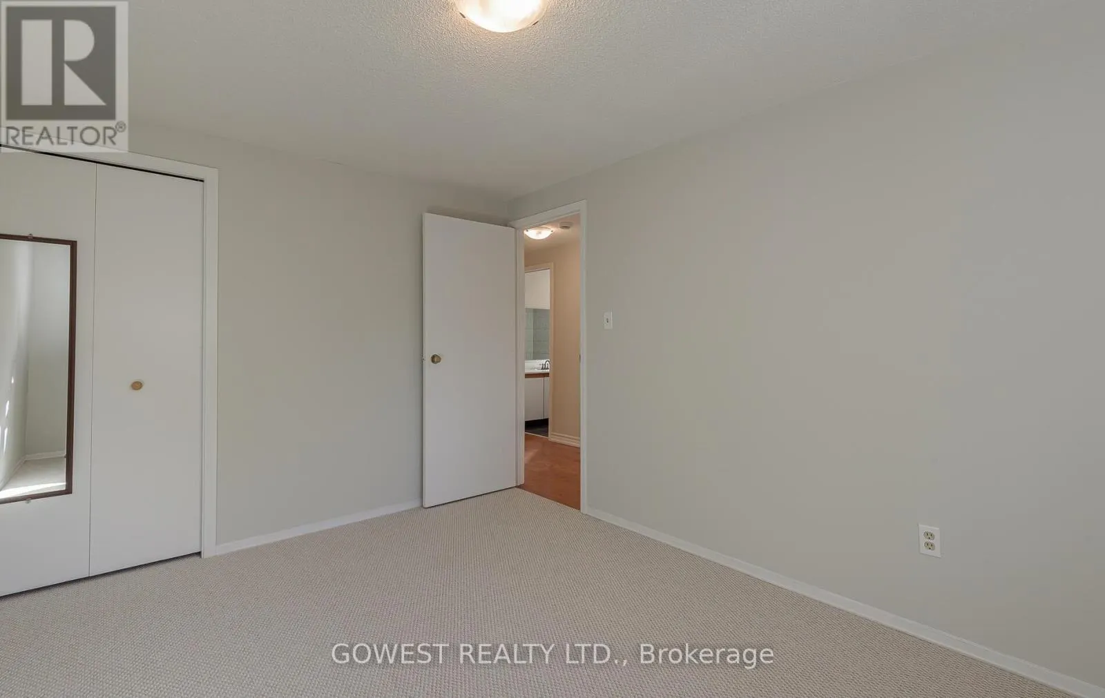 6 ELDERBANK COURT
