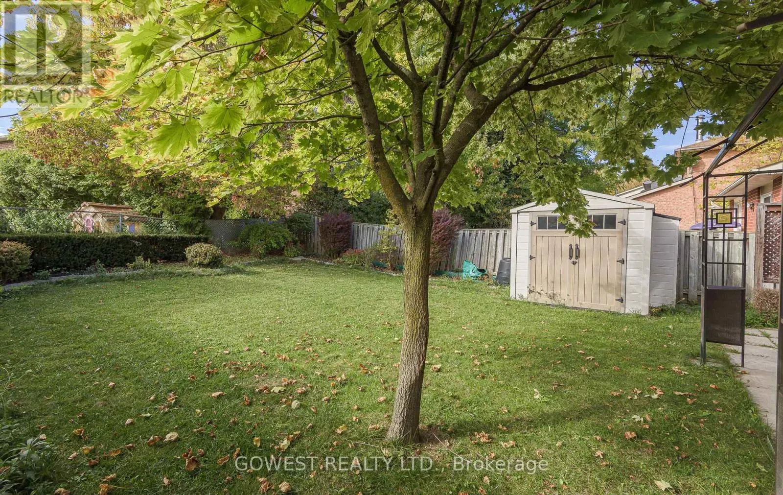 6 ELDERBANK COURT