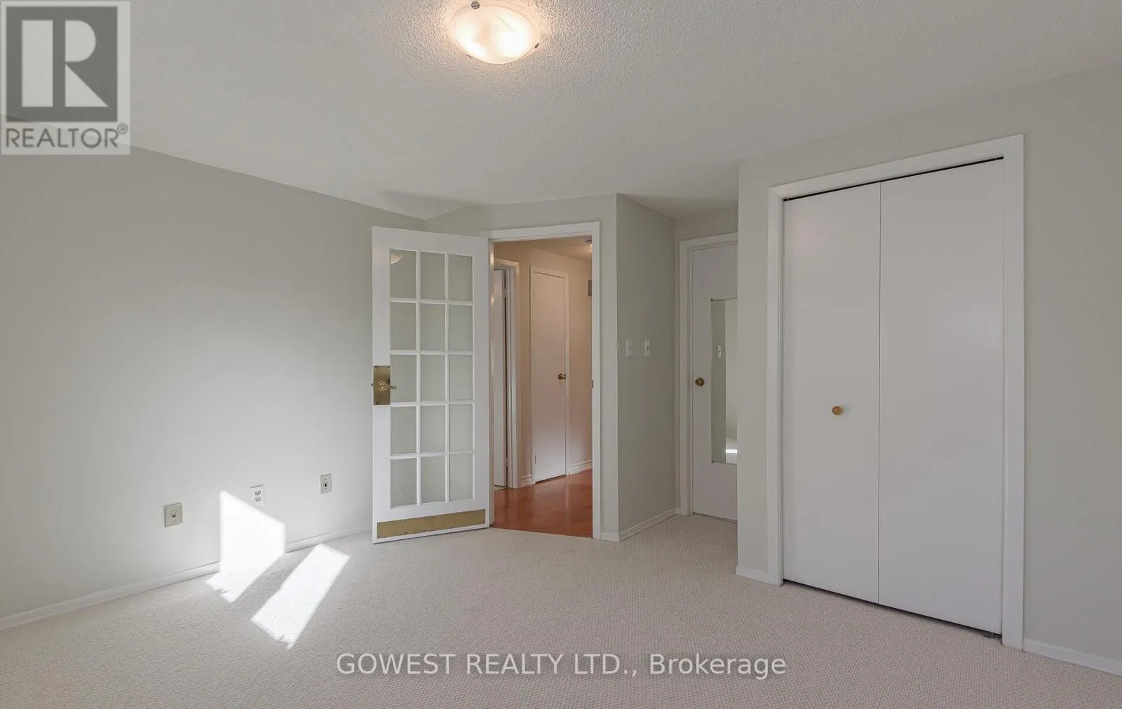 6 ELDERBANK COURT