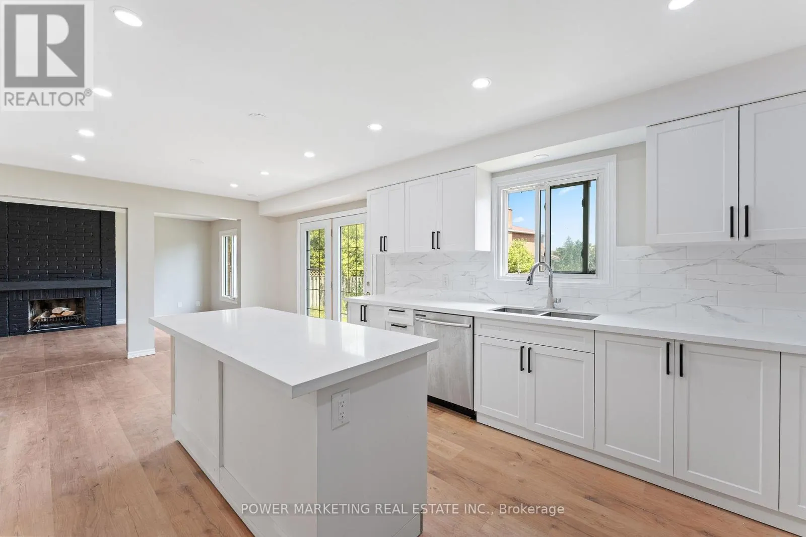 3 NEWBURY CRESCENT