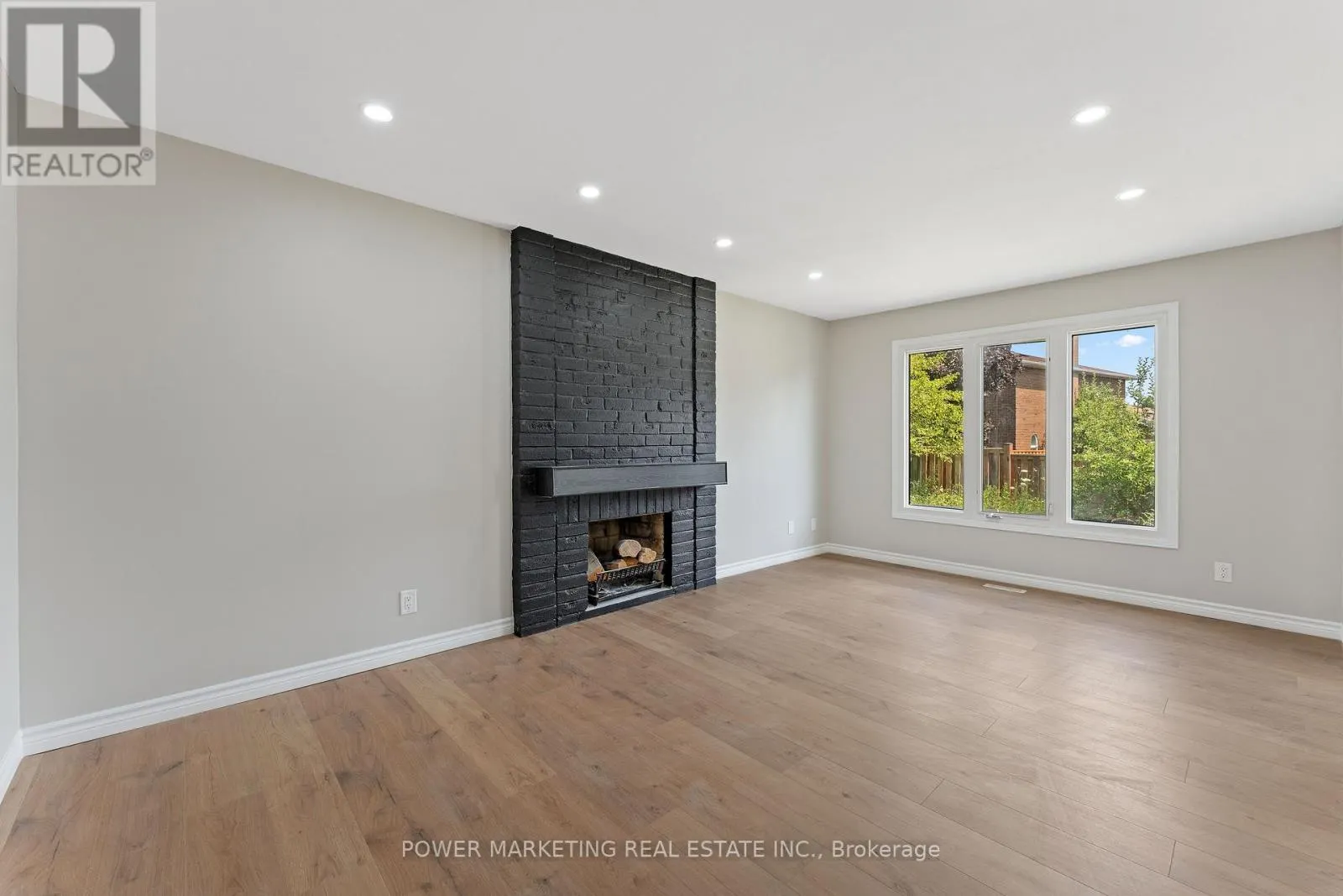 3 NEWBURY CRESCENT