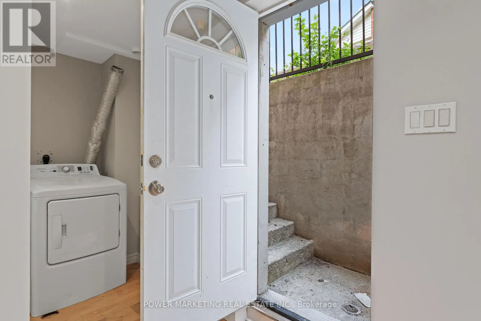 3 NEWBURY CRESCENT