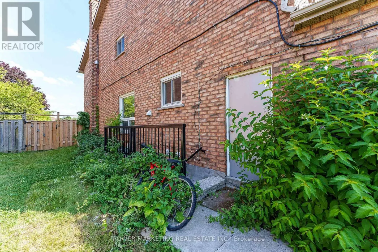 3 NEWBURY CRESCENT