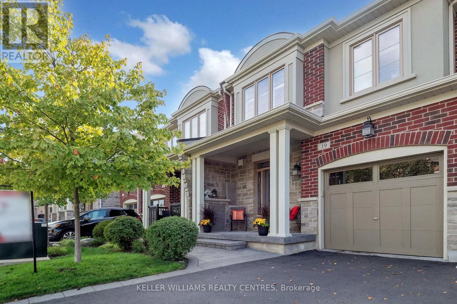 19 DIAMOND LEAF LANE