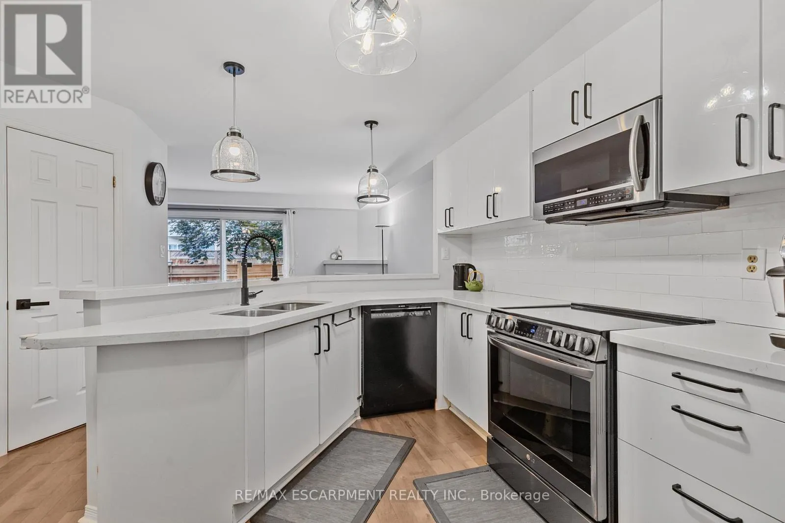 5 - 2015 CLEAVER AVENUE