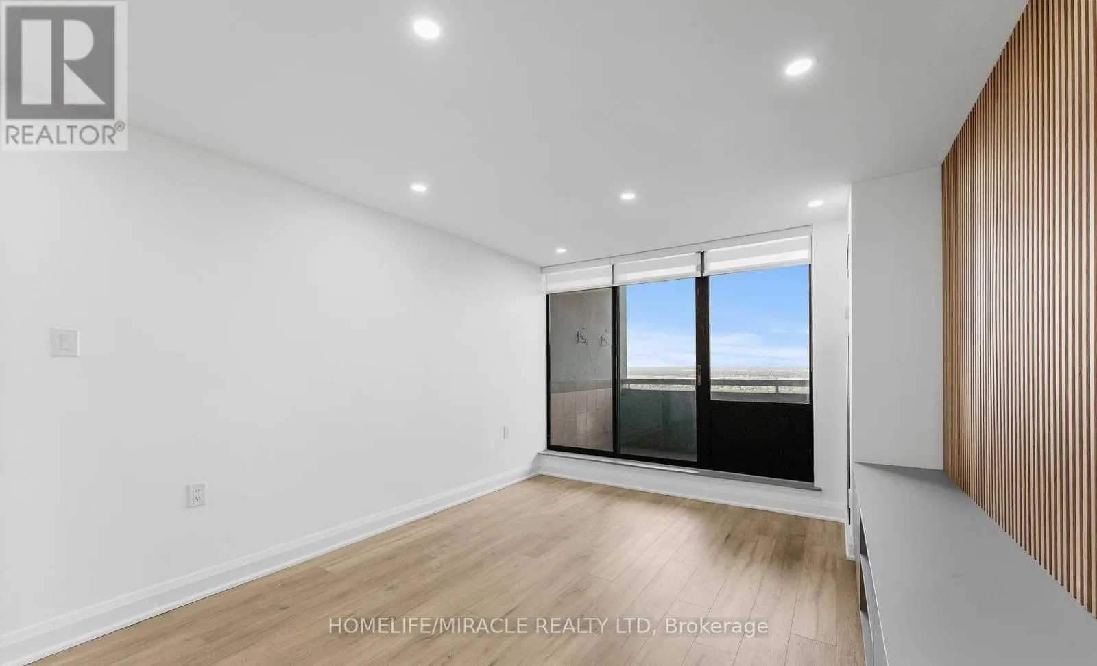 2605 - 18 KNIGHTSBRIDGE ROAD