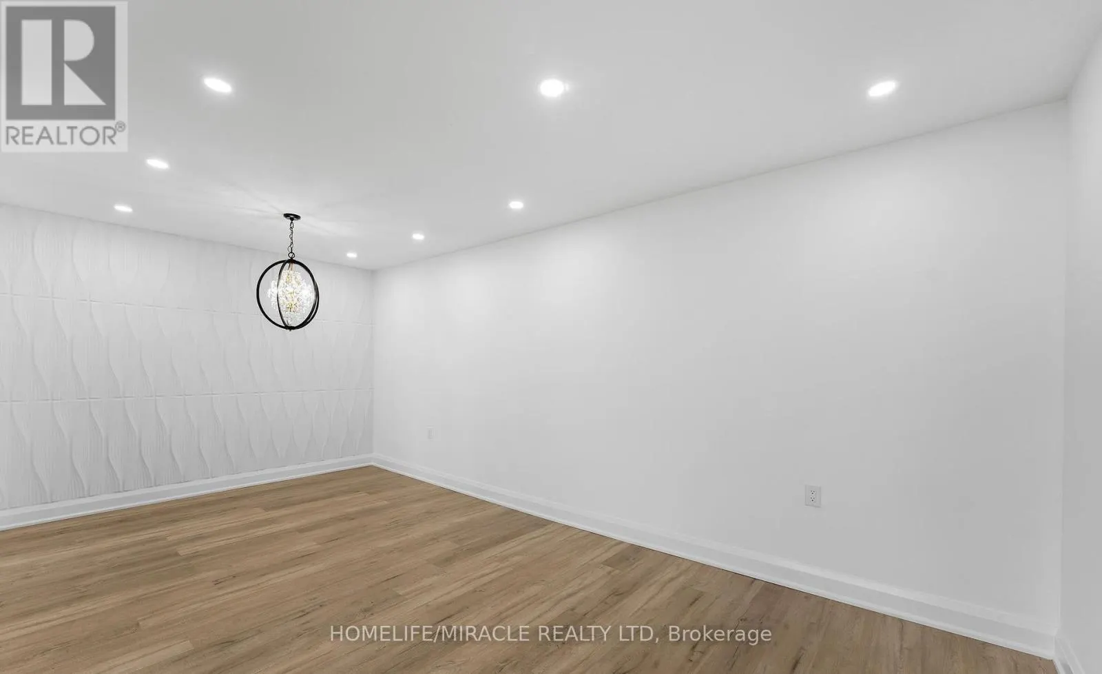 2605 - 18 KNIGHTSBRIDGE ROAD