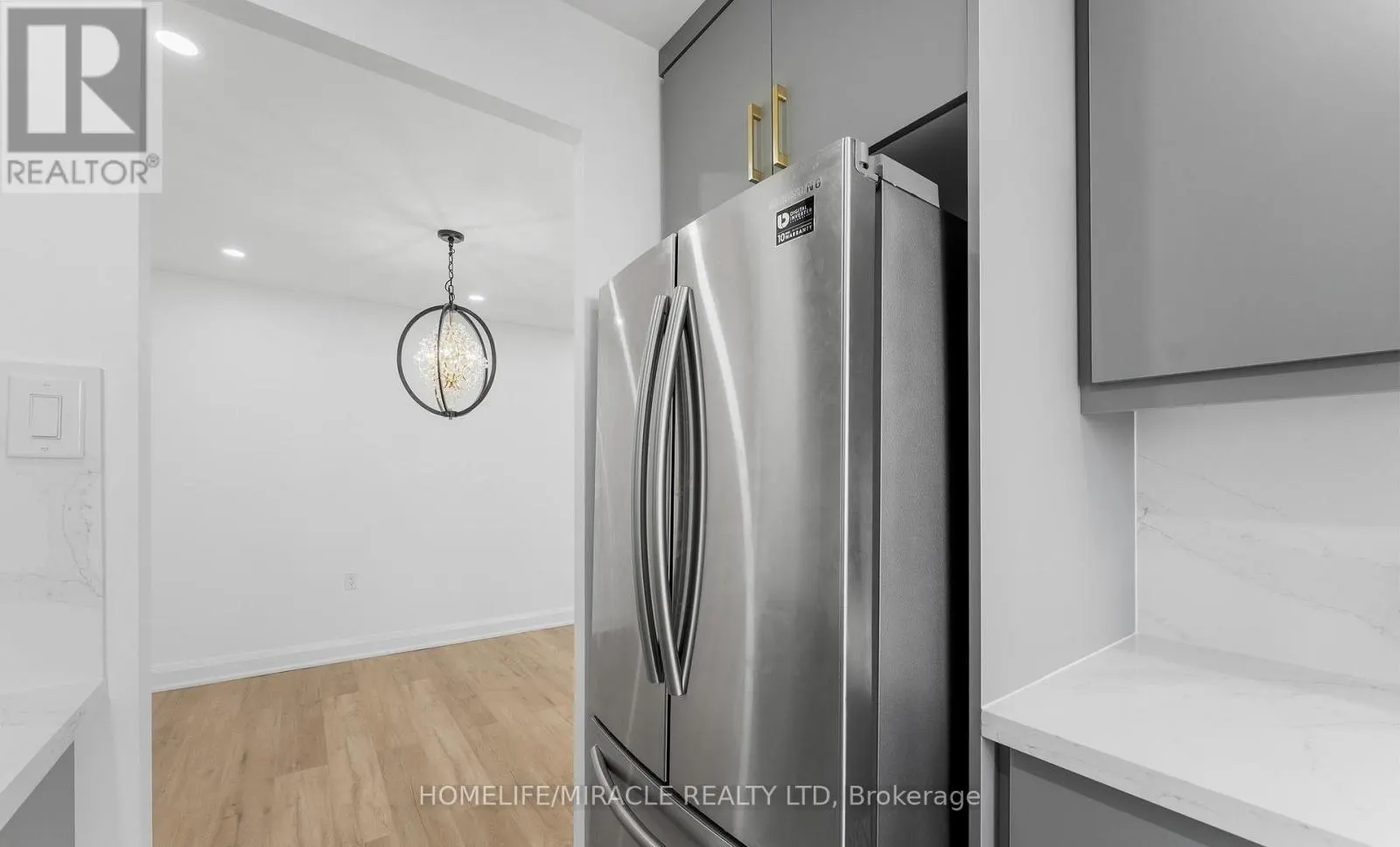 2605 - 18 KNIGHTSBRIDGE ROAD