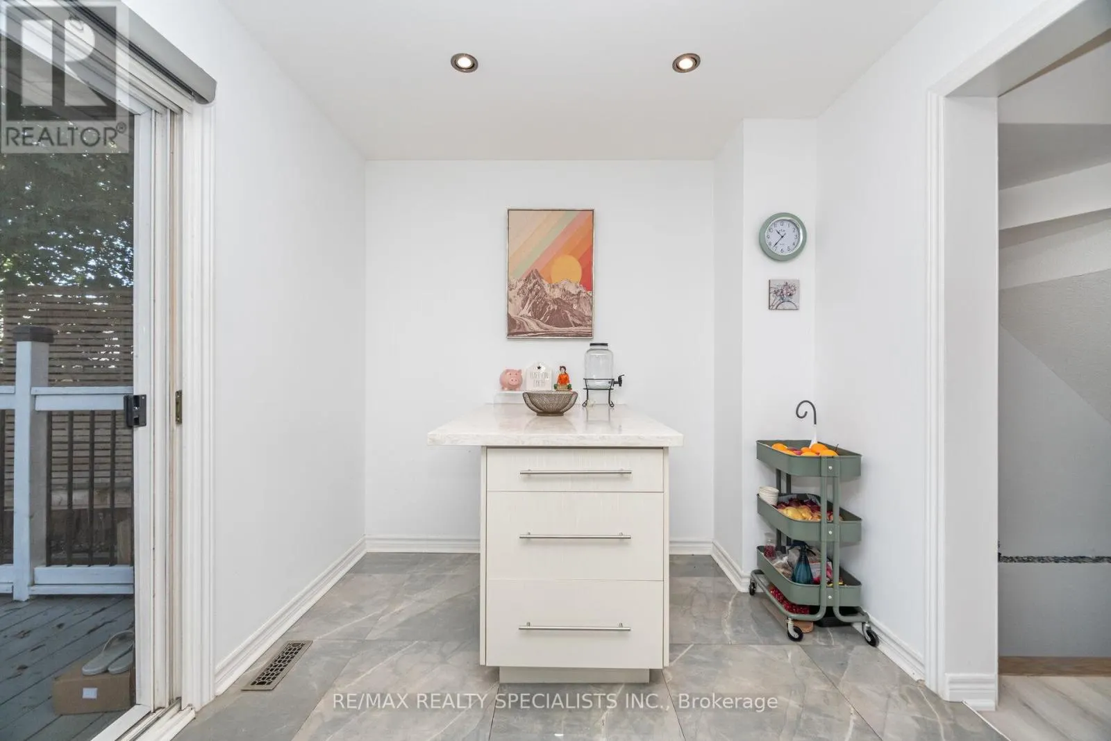 1463 CREDIT WOODLANDS COURT