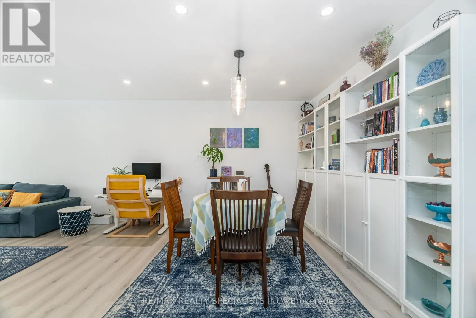 1463 CREDIT WOODLANDS COURT