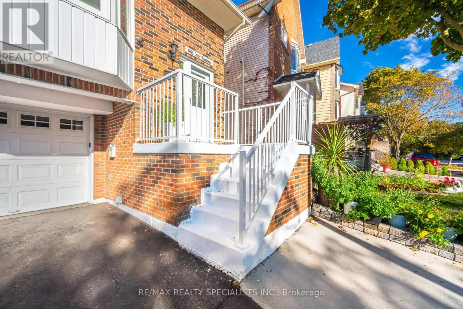 1463 CREDIT WOODLANDS COURT