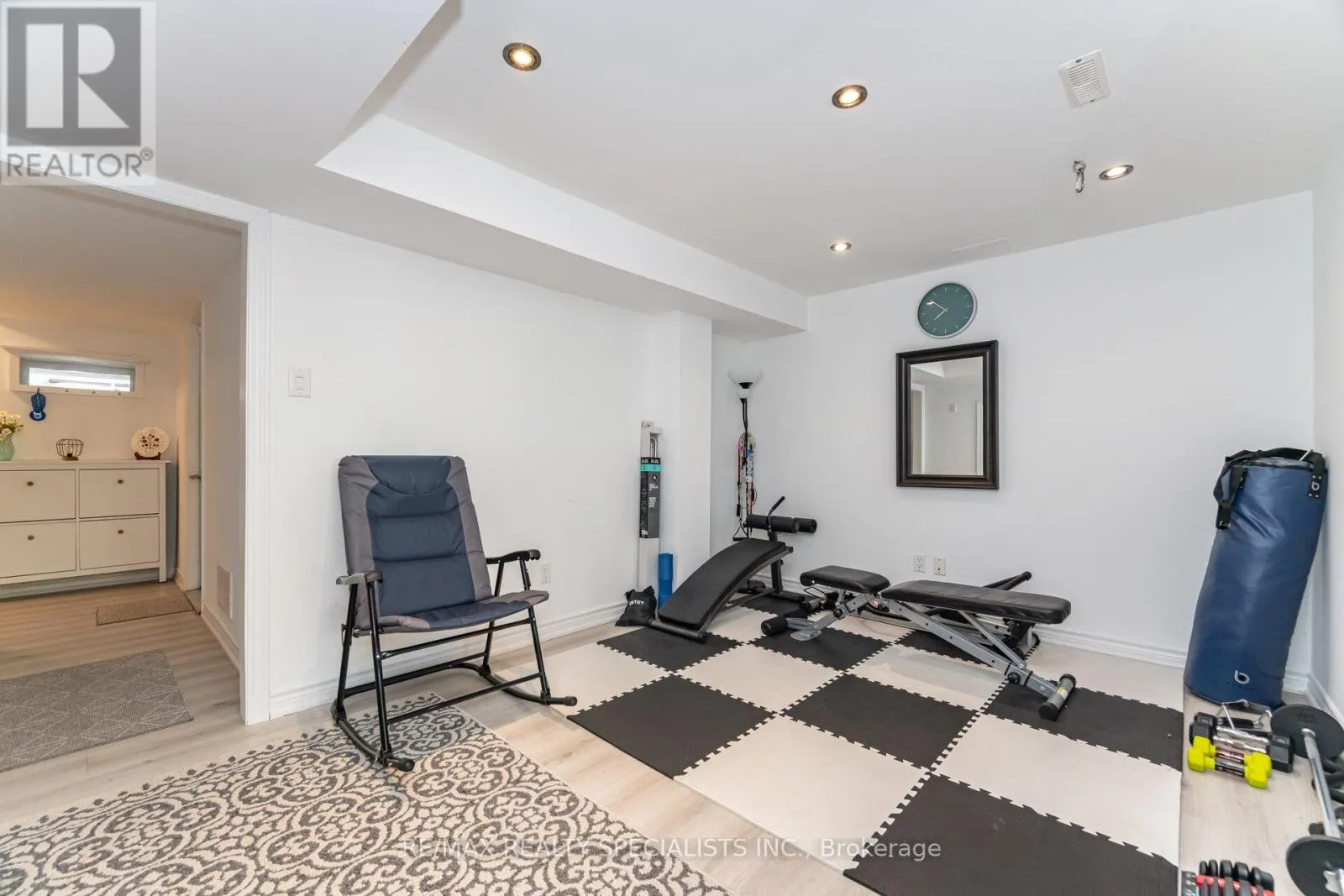 1463 CREDIT WOODLANDS COURT