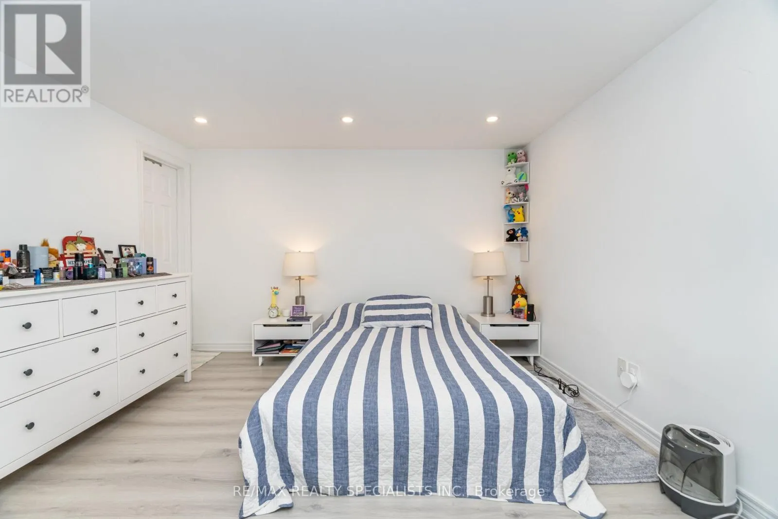 1463 CREDIT WOODLANDS COURT