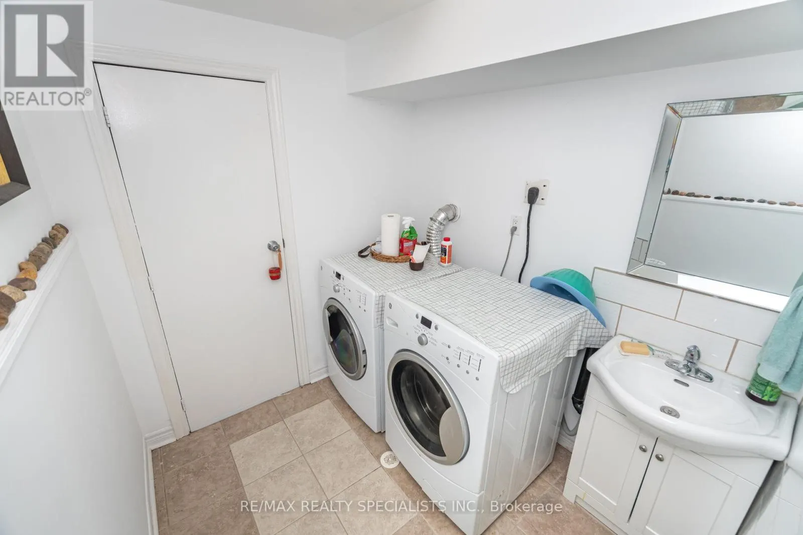 1463 CREDIT WOODLANDS COURT