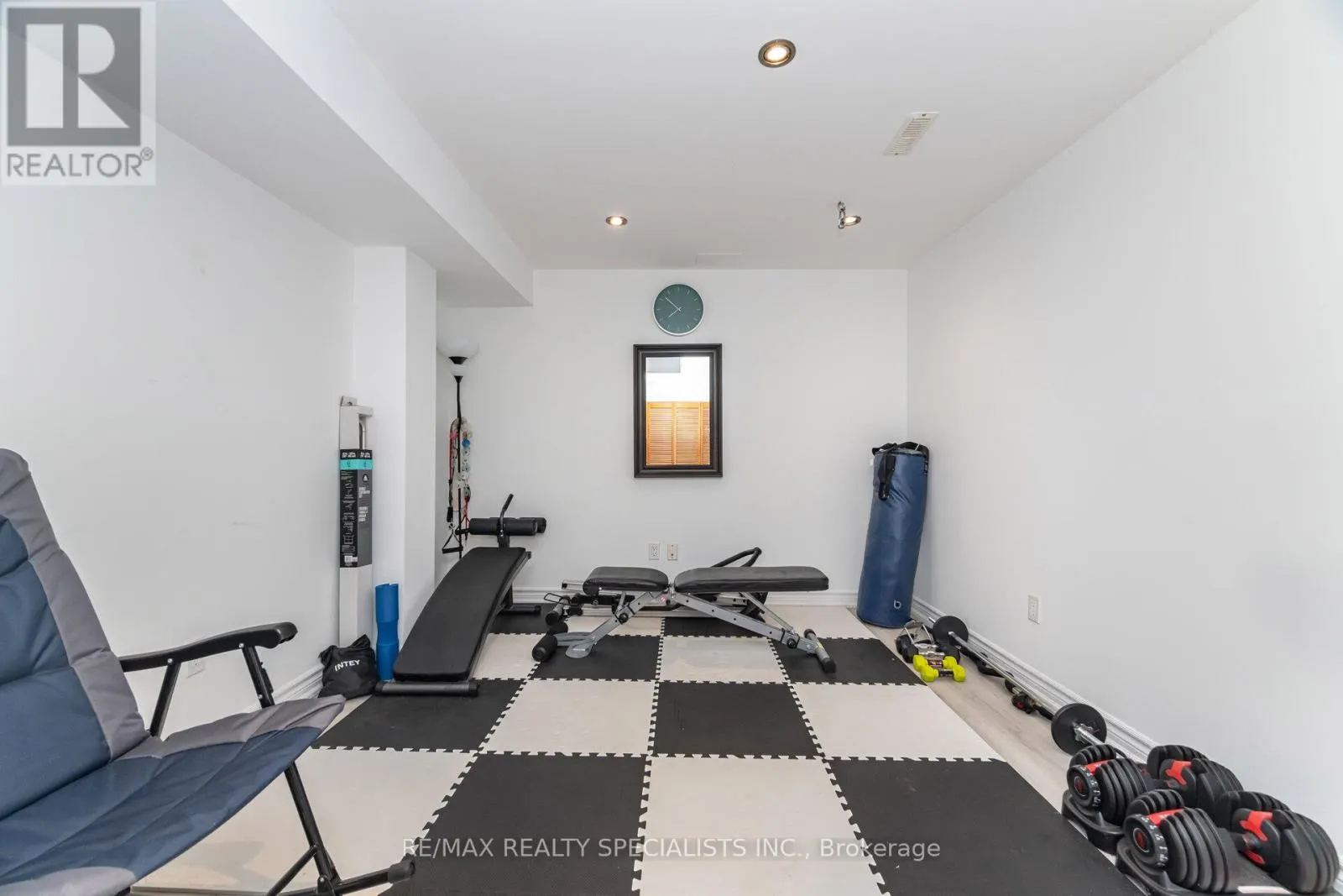 1463 CREDIT WOODLANDS COURT