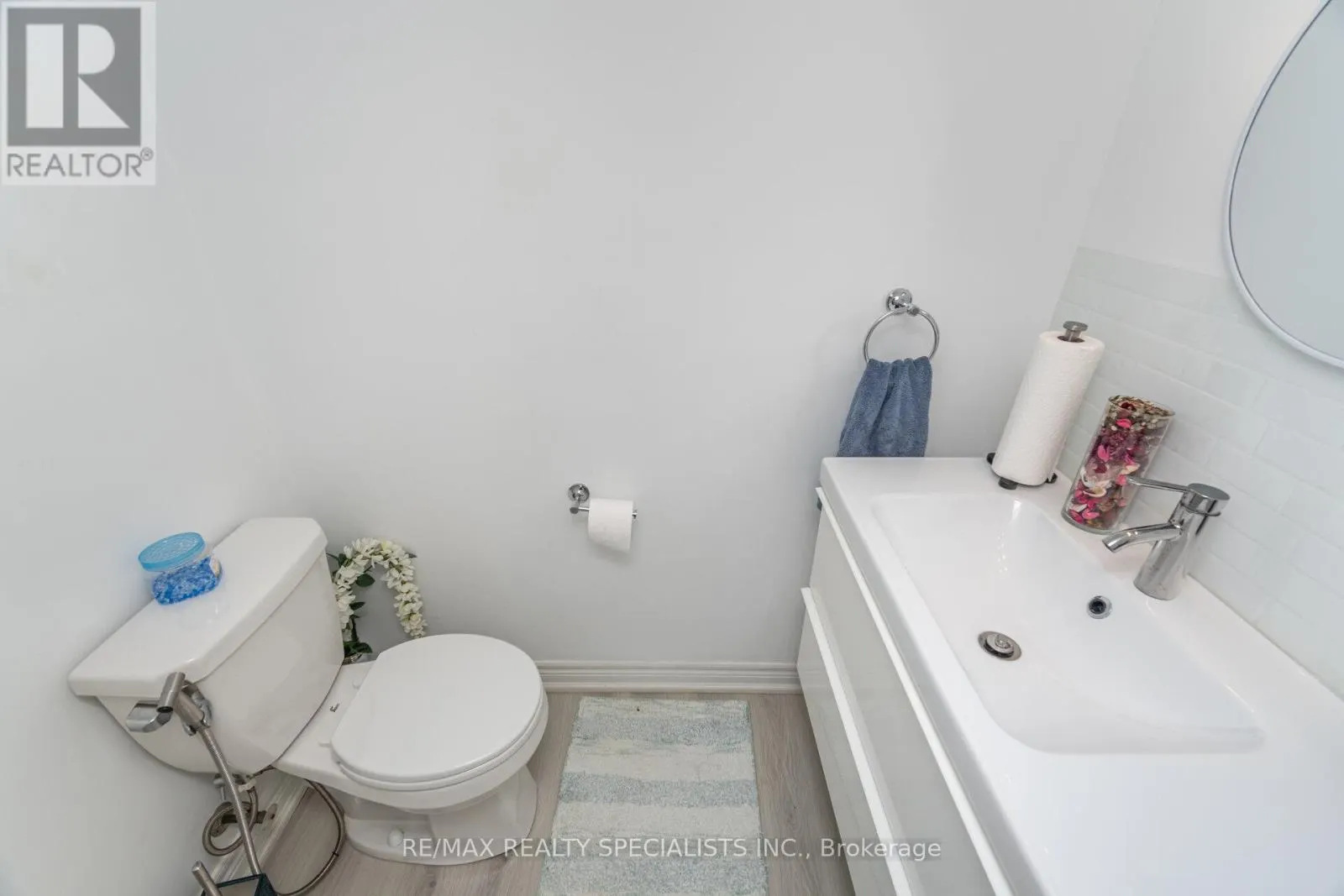 1463 CREDIT WOODLANDS COURT
