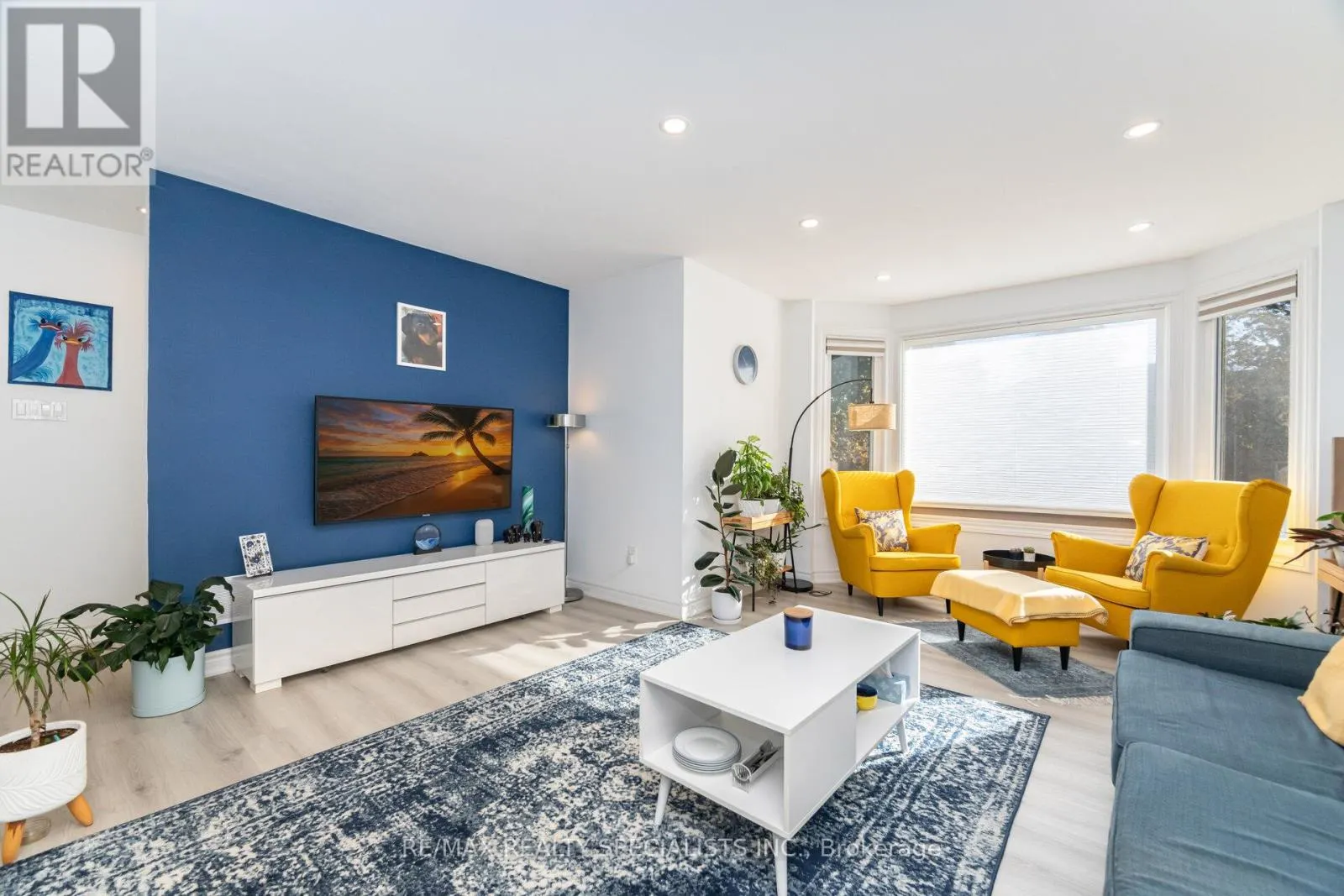 1463 CREDIT WOODLANDS COURT