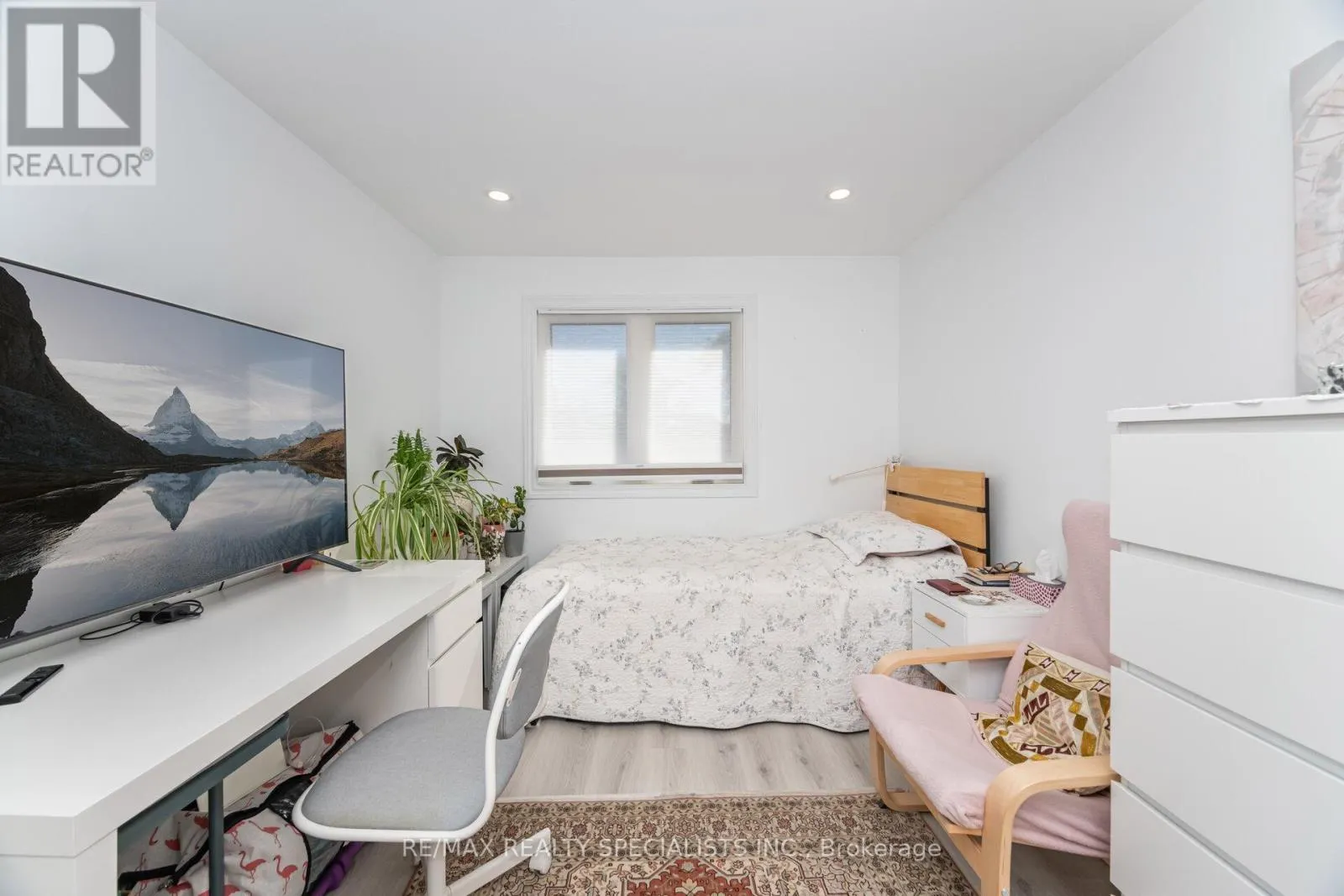 1463 CREDIT WOODLANDS COURT