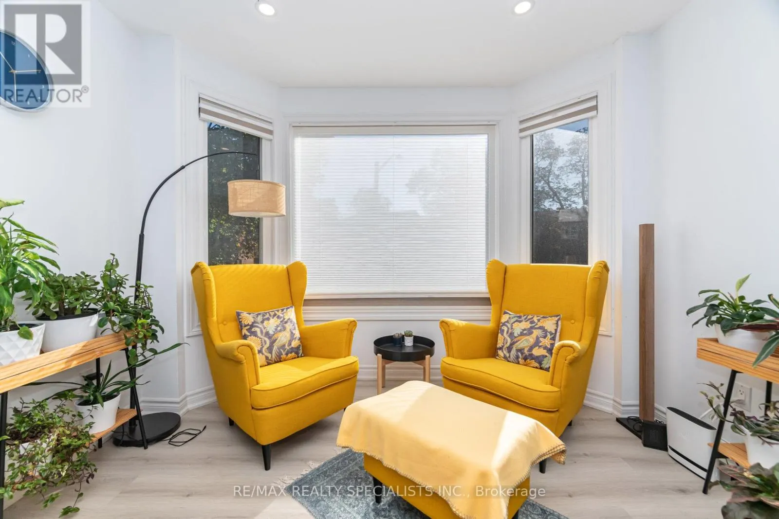 1463 CREDIT WOODLANDS COURT