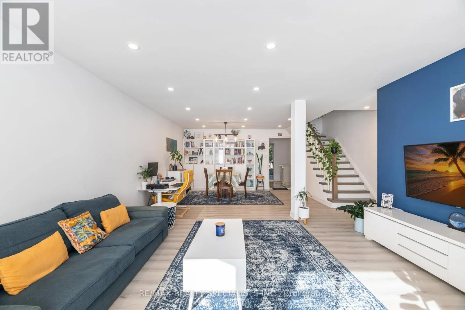 1463 CREDIT WOODLANDS COURT