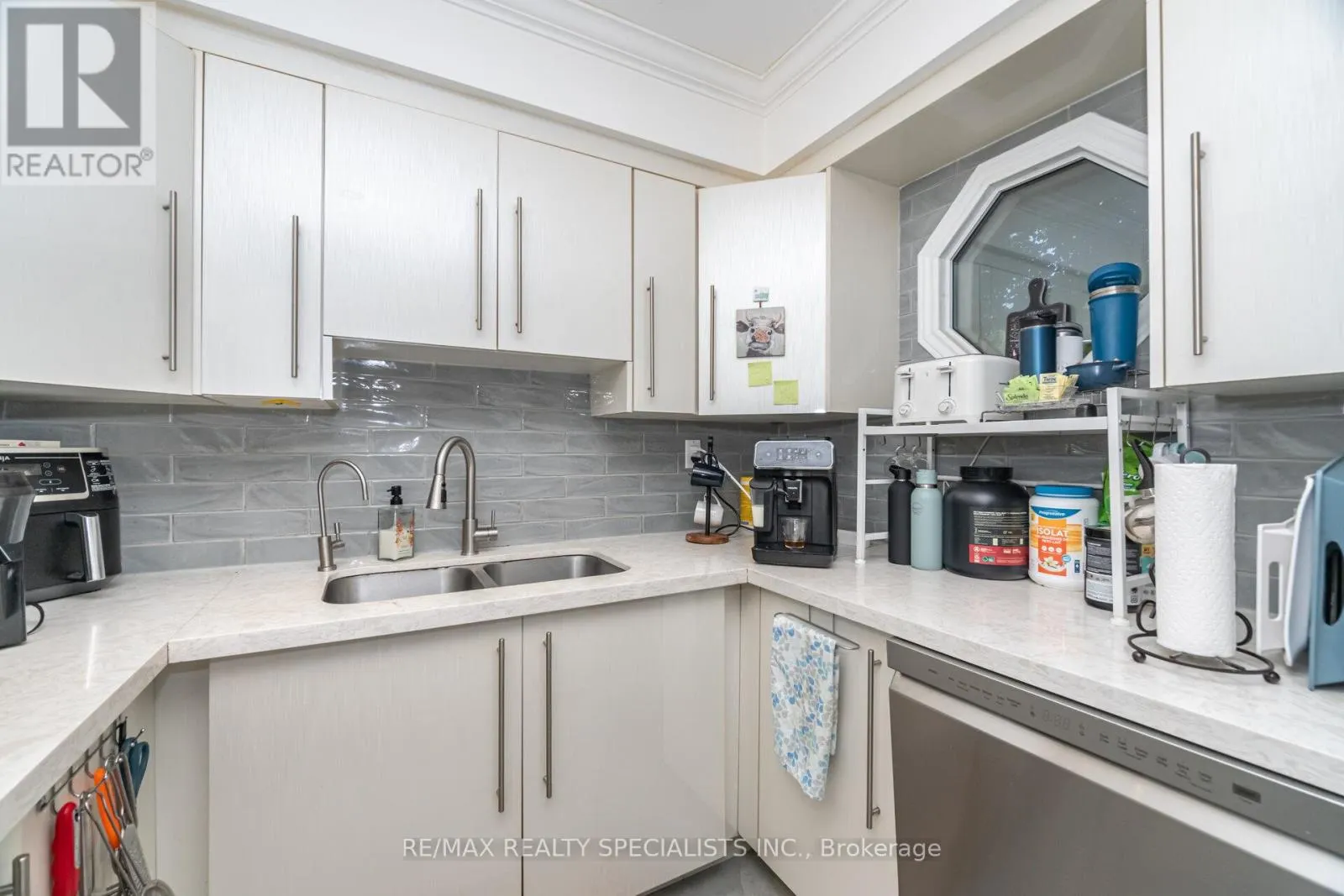 1463 CREDIT WOODLANDS COURT
