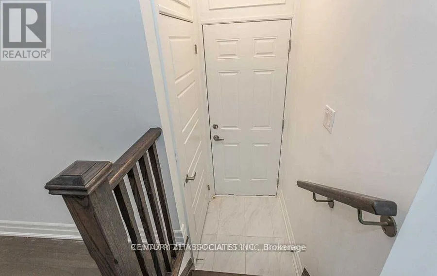 UPPER - 1271 ELDERBERRY CRESCENT