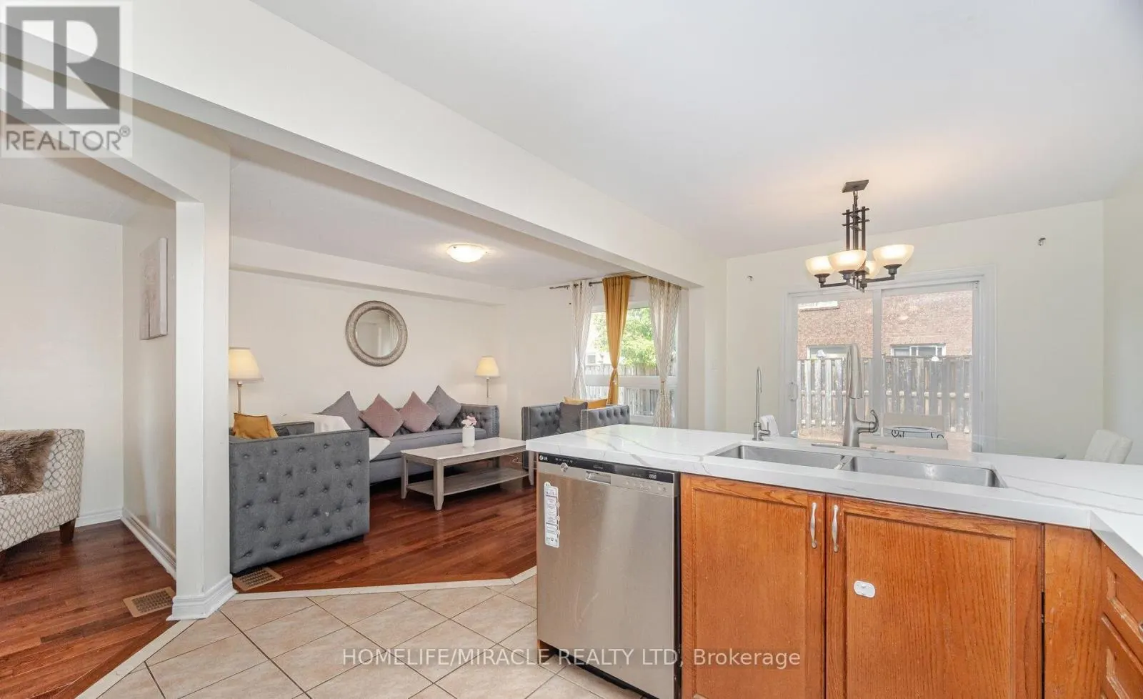 31 HOLLINGSWORTH CIRCLE