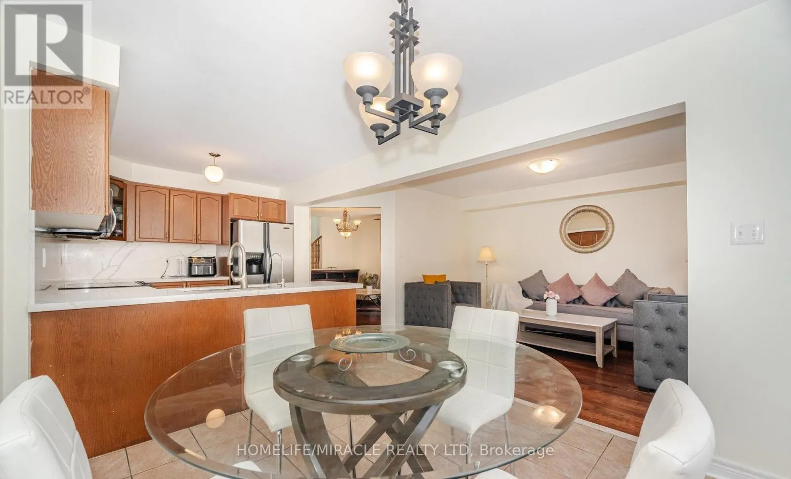 31 HOLLINGSWORTH CIRCLE