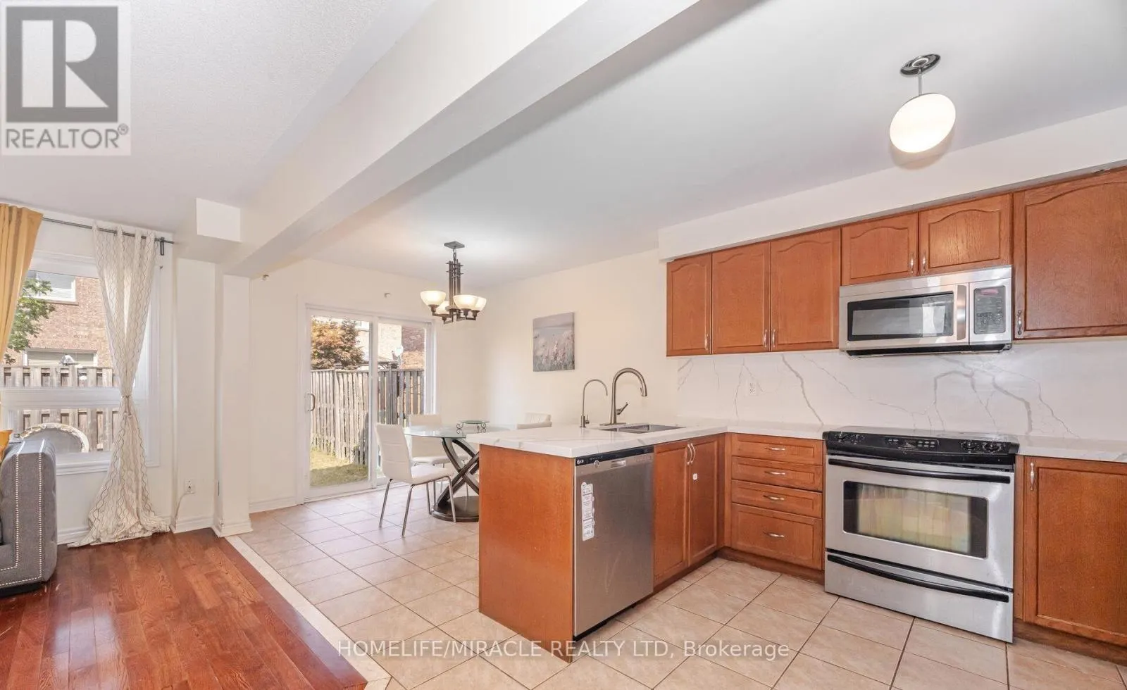 31 HOLLINGSWORTH CIRCLE