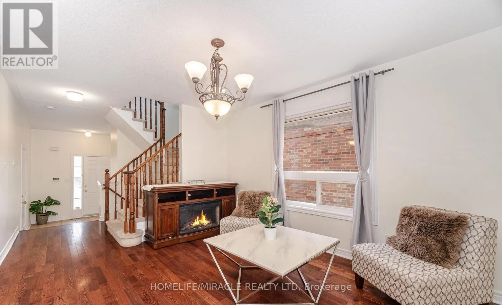 31 HOLLINGSWORTH CIRCLE