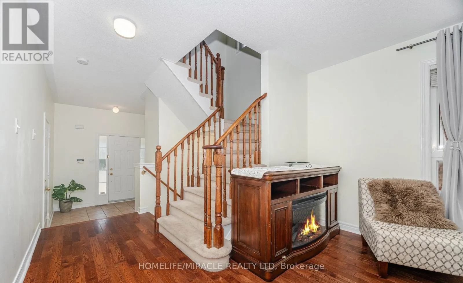 31 HOLLINGSWORTH CIRCLE