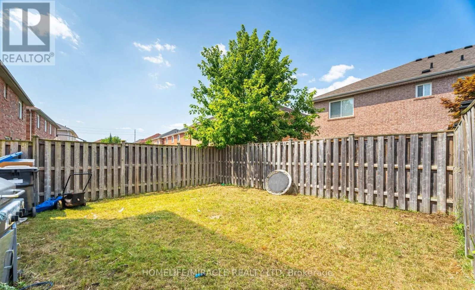 31 HOLLINGSWORTH CIRCLE