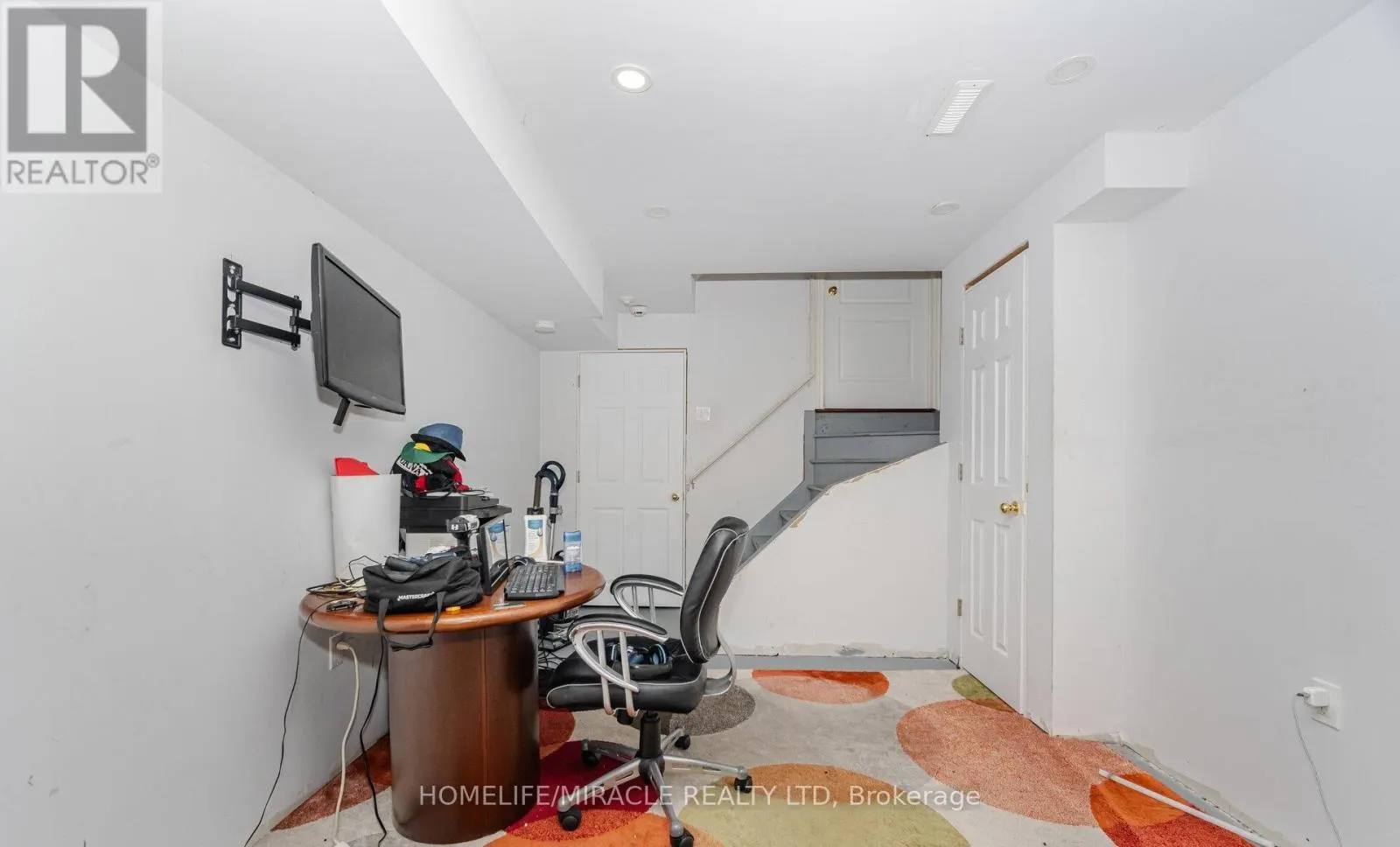 31 HOLLINGSWORTH CIRCLE