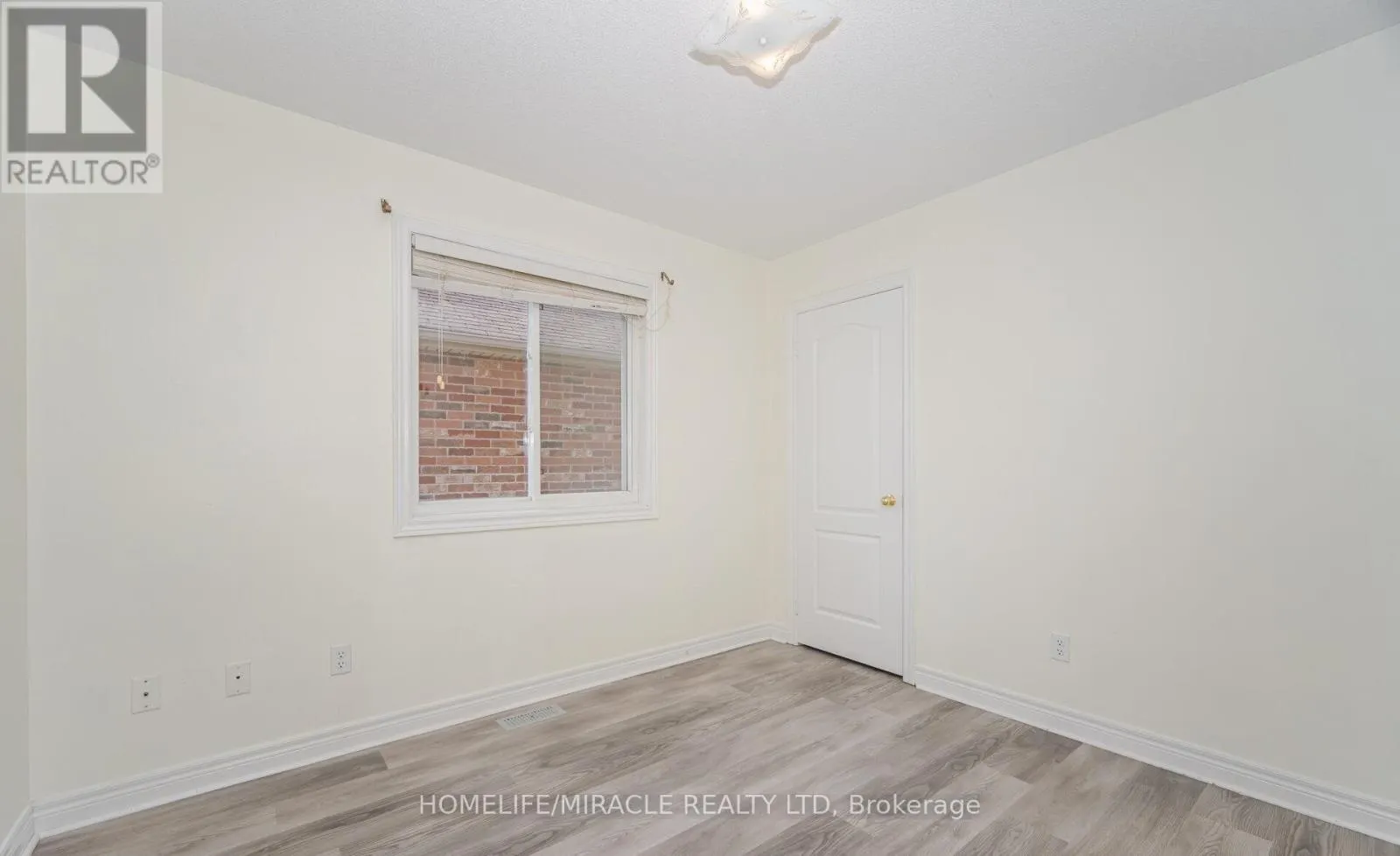 31 HOLLINGSWORTH CIRCLE