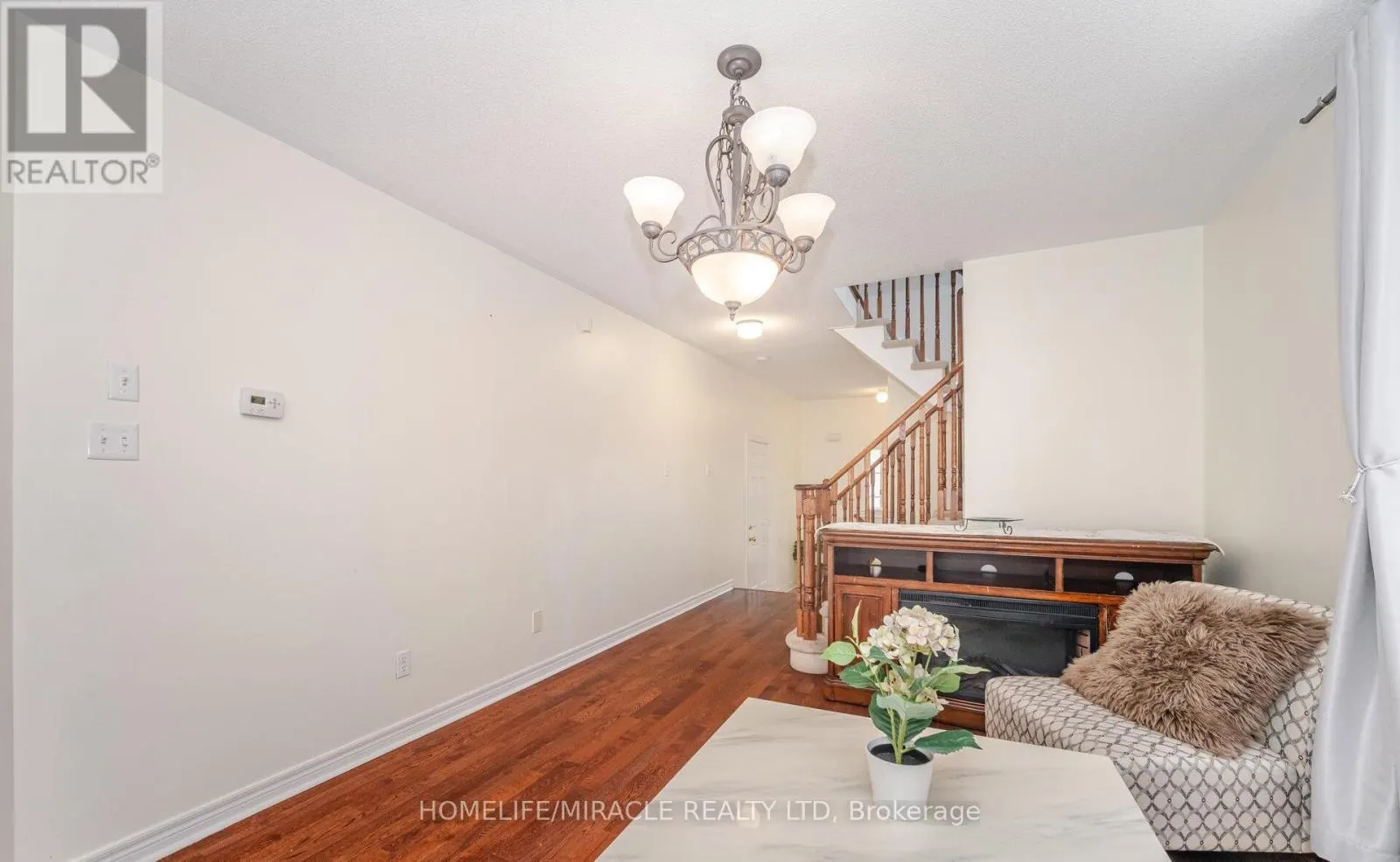 31 HOLLINGSWORTH CIRCLE