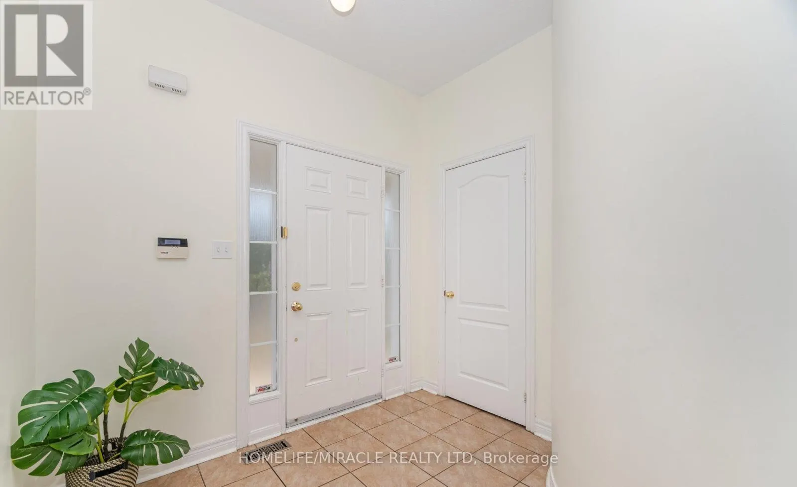 31 HOLLINGSWORTH CIRCLE