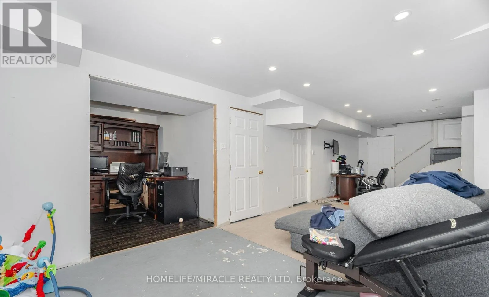 31 HOLLINGSWORTH CIRCLE