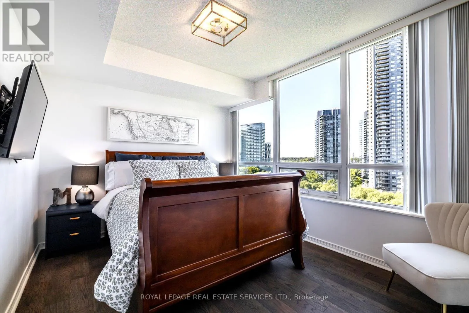 1105 - 15 LEGION ROAD