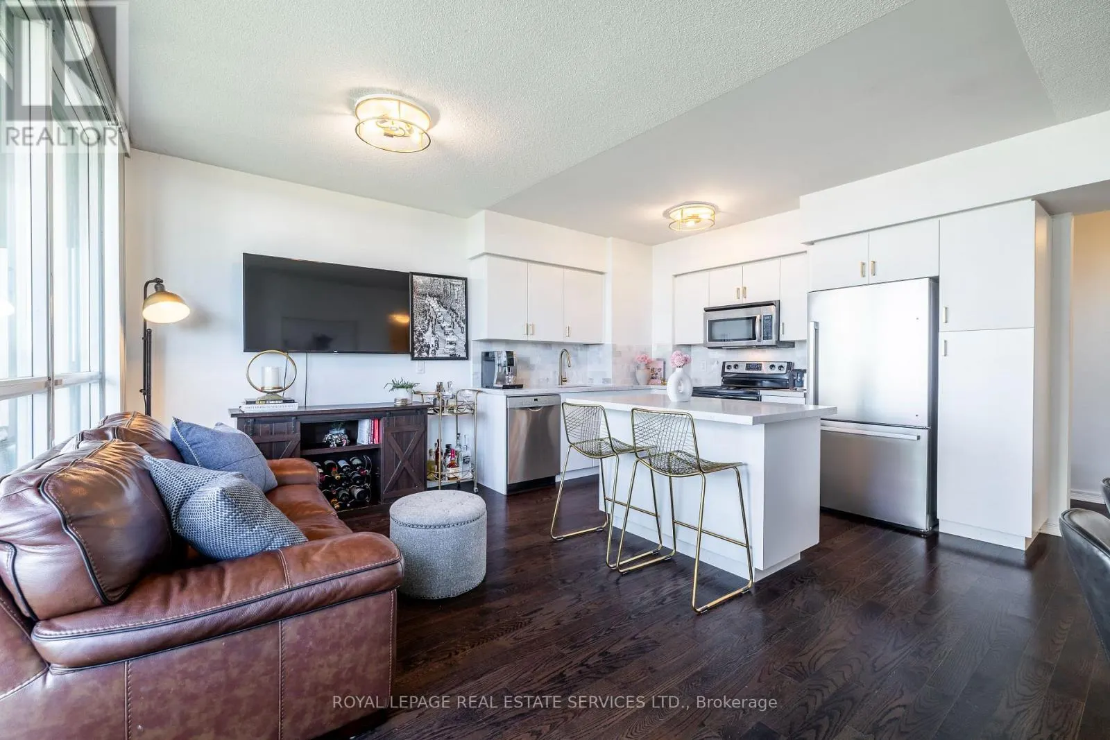 1105 - 15 LEGION ROAD