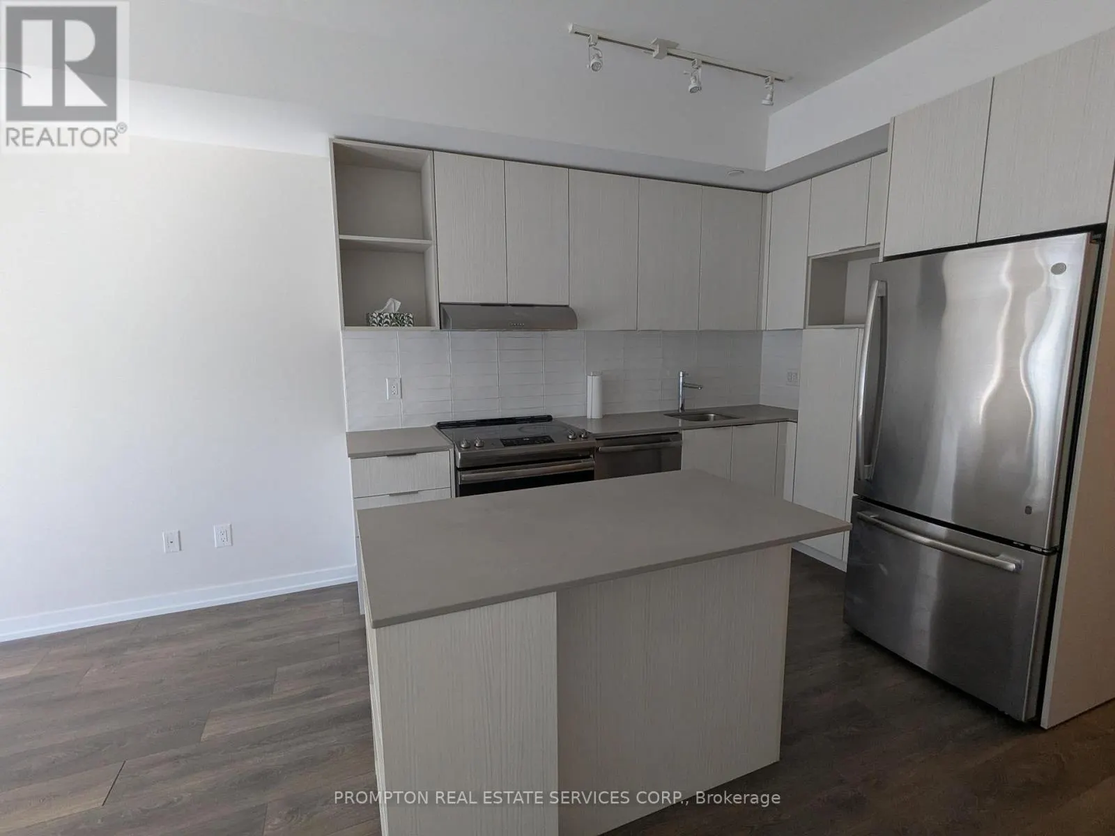 802 - 2520 EGLINTON AVENUE W
