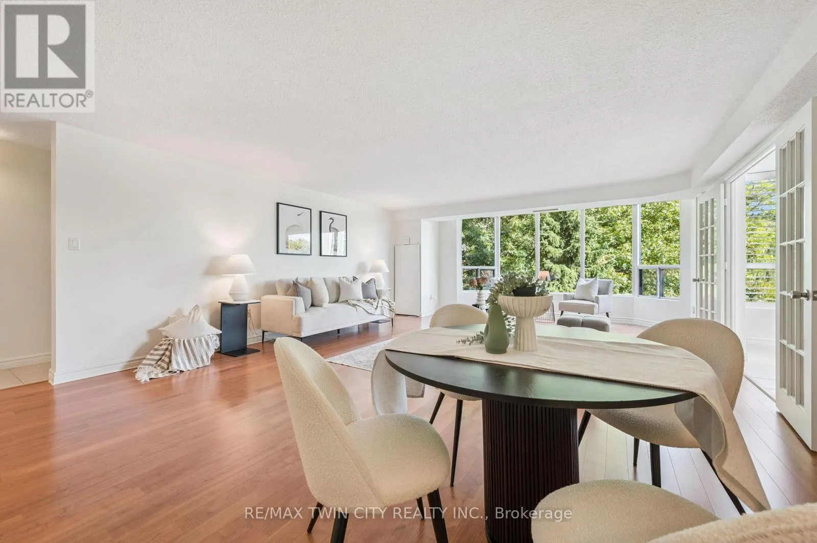 401 - 2121 LAKESHORE ROAD